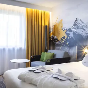 4* מלון Novotel Centre